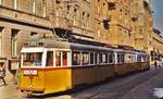 Ein klassischer Dreiwagenzug der Straßenbahn Budapest mit dem Tw 3229 (Typ Uv 1-3) im Oktober 1978 in der Visegradi utca unweit des Bahnhofes Nyugati.