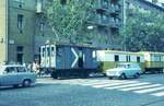 Budapest  bunter  Arbeits-Zug im Stadtverkehr_22-07-1975