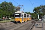 Seit 1978 sind am Straßenbahnnetz von Budapest 322 Wagen vom Typ Tatra T5C5 unterwegs. 
Die Zweirichtungsfahrzeuge sind zumeist als Doppelwagen unterwegs so wie am Abend des 4.6.2022 der Wagen 4150 und 4102 auf der Linie 56A von Móricz Zsigmond körtér nach Hűvösvölgy vor dem Bahnhof Budapest Deli.