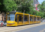 Combino-Strassenbahn zwischen den Haltestellen Nyugati und Oktogon M.