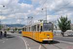 Tw.1433 der Linie 41 am Szent Gellert ter auf der Fahrt nach Kamaraerd.(20.05.2013)