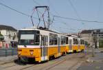 Tw.4068+4340 am Szell Kalman ter (vormals Moszkva ter) auf der Fahrt zum Szent Janos korhaz (St.Johannesspital).Die Linie 59 ist die einzige Linie in Budapest,an der an beiden Endstellen mittels