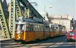 Straenbahn auf der Donaubrcke, Sommer 1997.