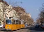 Tw.1422 als Linie 24 in der Haller ut kurz vor der Einmündung in die Soroksari ut.(24.03.2015)