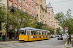 Fahrzeug 1329 der Type KCSV7 kurz vor der Endstelle  Jászai Mari tér  der Linie 2 am 20.Juli.2014