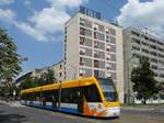 Moderner CAF-Straßenbahn-Triebwagen 515 am Petöfi-Platz in Debrecen, 26.6.2016