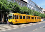 Budapest: Strassenbahn-Fahrschule zwischen den Haltestellen Nyugati und Oktogon M. Das Foto wurde vom Gehsteig aus aufgenommen. Budapest, 15.6.2023