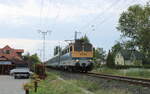 MÁV Start 433 312 mit dem IR 19712  Vizepok  von Budapest-Déli nach Balatonfüred, am 13.08.2022 in Balatonkenese.