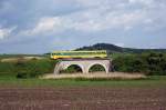 Am 25.05.2010 berquerte 5047 501 der Raaberbahn/GySEV als R7717 bei seiner Fahrt nach Sopron das Viadukt ber den Aglistergraben bei Marz-Rohrbach.