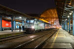 Am 27.11.2023 steht MAV 480 009 abfahrbereit mit dem D 149 nach Kyiv in Budapest-Keleti, Ungarn