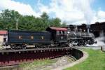 Saisonerffnung bei der East Broad Top (E.B.T.) Rail Road, Lok #15 kommt zum ersten Einsatz nach der Winterpause aus dem Schuppen (Orbisonia, PA, 6.6.09).