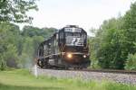 Ein SD 40 Prchen der Norfolk Southern in Lilly, Pennsylvania (27.05.2009)