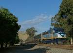 F59 PHI 2005 zog am 23.5.2019 Zug Nr 543 ( Capitol Corridor ) von Sacramento nach San Jose. Gerade hat der Zug Niles Junction passiert und fährt nun auf der Niles Subdivision durch die Stadt Fremont.