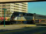 Schiebelok am Schluss eines Wendezuges von Amtrak California bei der Ausfahrt aus dem Bahnhof Emeryville (nrdlich von Oakland, Kalifornien) nach Bakersfield (10.03.2005)