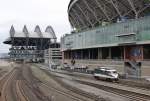 Eine kanadische Mp-40 von Amtrak Cascades mit der Nummer 468 steht vor dem Center Link Stadion in Seattle (USA, Washington).