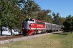 Lok 98 (EMD F9PH) der Branson Scenic Railway mit Sonderzug am 07.10.2015 bei Hollister, Missouri.