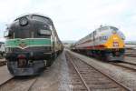 FP7A 902 (Links) in Reading Railroad Farben, und F3A 664 in Delaware, Lackawanna, und Western Farben.