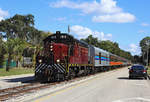 1912 aproaches Tavares whilst working the 1140 `Polar Express` Christmas train from Mount Dora, 23 Nov 2018