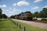 CSX 732 (SD70MAC) und 61 (AC44CW) mit einem Kohlenzug in Folkston, GA.