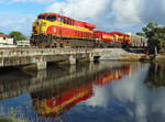 818 & 820 cross Cypress Creek whilst hauling FEC121-20 from Jacksonville Bowden Yard to Miami Hialeah, 21 Nov 2017