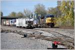 CSX Güterzug mit GE CW44AC-H 271 und 384 auf dem Weg nach Osten mit einem Doublestacker Zug.