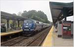 Metro North Zug der Hudson Line nach Poughkeepsie fährt in Peekskill ein.