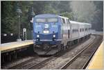 Metro North Zug der Hudson Line nach Poughkeepsie fährt in Peekskill ein.