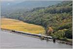 Metro North Zug von Poughkeepsie nach New York Grand Central Station mit einer New Haven Genesis ist auf der linksufrigen Hudsonline unterwegs.