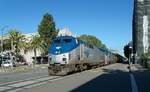 Bereits knapp 23 Stunden und über 900 Meilen Fahrt hatte Amtraks Coast Starlight (Zug Nr.11) von Seattle hinter sich, als er am Morgen des 22.5.19 in Straßenlage über den Embarcadero