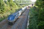 Amtrak Zug mit  P42DC 145 von Toronto nach New York am 15.8.2009 an der Bayview Junction bei Hamilton.