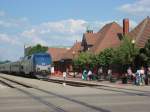 Amtrak #33 in push-mode behind five passenger cars with sister locomotive #29 in the lead.