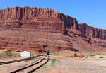 Ja, viel war hier bei unserem Besuch nicht los. So genossen wir halt die fantastische Landschaft in der roten Steinwüste ohne Güterzüge. Moab, UT, 4.9.2022