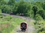 Mit einigem Abstand zum Dampfzug folgen drei Draisinen (Orbisonia, PA, 6.6.09).