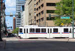 Nein, dieses Tram in der Innenstadt von Denver fährt nicht bis nach Kalifornien. Denver, 27.8.2022