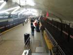 Die Subway Station Grand Centarl in New York, auf den linken Gleis hat ein Zug Ein- und Ausfahrt. Aufgenommen am 08.04.08