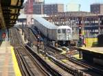 Ein R62A Zug der New Yorker Subway verlsst die Station Willets Point / Shea Stadium am 14.04.08. Hier verkehrt die Linie 7 von Times Square Manhattan nach Flushing/Main Street in Queens.