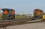 Links im Bild ist die BNSF Lok 1086 (Dash 9) abgestelt, rechts im Bild ist die BNSF Lok 7883 abgestellt (SD40-2). Aufgenommen am 18.2.2008 in Galveston (Texas).