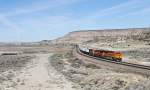 BNSF 7938, 6522, 973 mit Güterzug am 03.04.2015 bei Laguna, New Mexico.