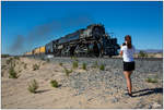 Union Pacific No 4014 Big Boy fährt bei den 150 Jahr Feierlichkeiten der Transkontinental Eisenbahn dem  The Great Race Across the Southwest  von San Bernardino nach Yuma, fotografiert bei den Dünen nahe Niland. Die Superlativen der größten Dampflok der Welt gibt es hier Nachzulesen... https://de.wikipedia.org/wiki/UP-Klasse_4000 
15 Oktober 2019