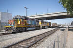 Am 04.09.2024 kam 1162 (GP60s) von Union Pacific mit einem Nahgüterzug aus Richtung Santa Clarita nach Burbank (USA-Kalifornien).