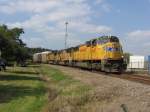 Die Union Pacific Loks 4497, 5136 und 9691 mit einem Gterzug am 31.10.2007 in Spring (bei Houston, Texas).