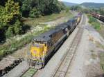 Union Pacific C40-8 #9201 fhrt am 2/6/2006 mit eine Reihe Loks in Enola Pennsylvania Rangierbahnhof ein.