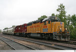 In der Nähe von Chester, Illinois / USA konnten am 17. Mai 2016 Union Pacific # 1494 (Neu aufgebaute EMD GP40M-2) und HLCX # 3811 (EMD GP38-2) mit einigen Güterwagen abgelichtet werden.