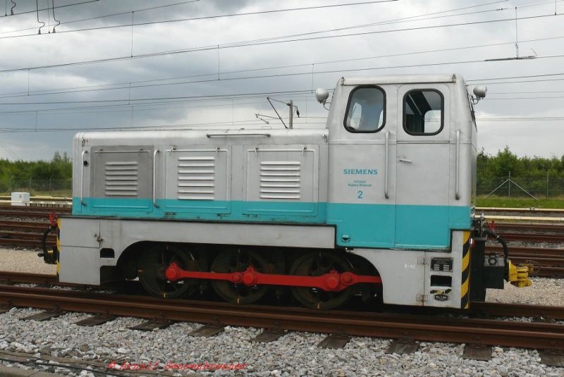 Tief im Westen ttig beim PCW als Siemens-Prfcenter Lok 2 ist diese Meterspurlok des Typs V10C, gebaut 1973 unter der Nummer 250563 in der damaligen DDR beim LKM (Lokomotivbau Karl Marx Babelsberg).
19.03.2007 Wegberg-Wildenrath (PCW)
