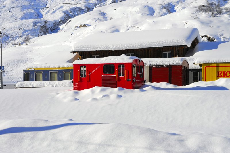 TMH 986. Hilfe kommt holt mich aus dem tiefen Schnee raus. Mir frieren die Rder ab.01.01.2009