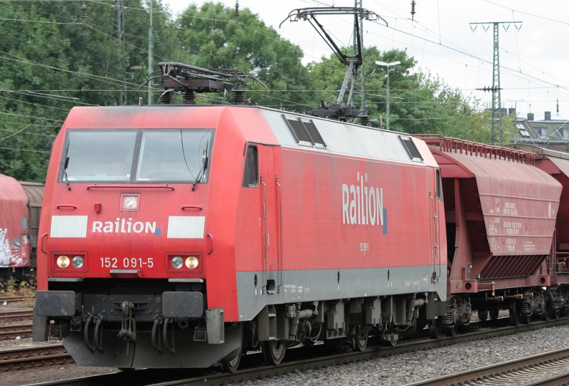 Und wiedermal die Railion mit der 151 092-5 und einem gemischten Gterzug in Kln West, aufgenommen am 11.07.2009