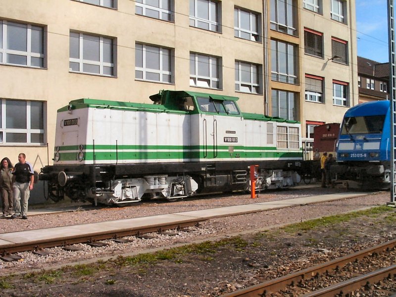 V 100 003 der Deutschen Reichsbahn, hier 2005 in Erfurt (spter BR 112 DR, 202 DB)