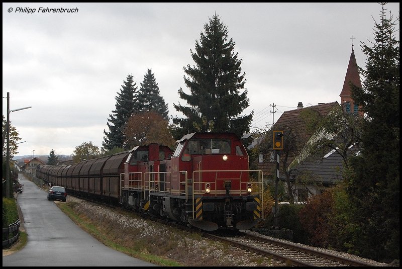 V 124 & V 152 der HzL befrdern am 30.10.07 einen Salzzug nach Gammertingen, hier in Schlatt aufgenommen.