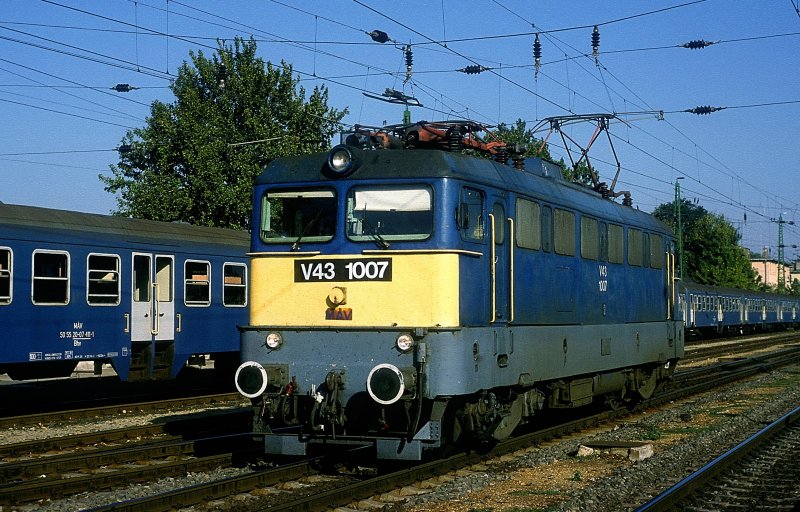 V43 1007  Komarom  29.09.00