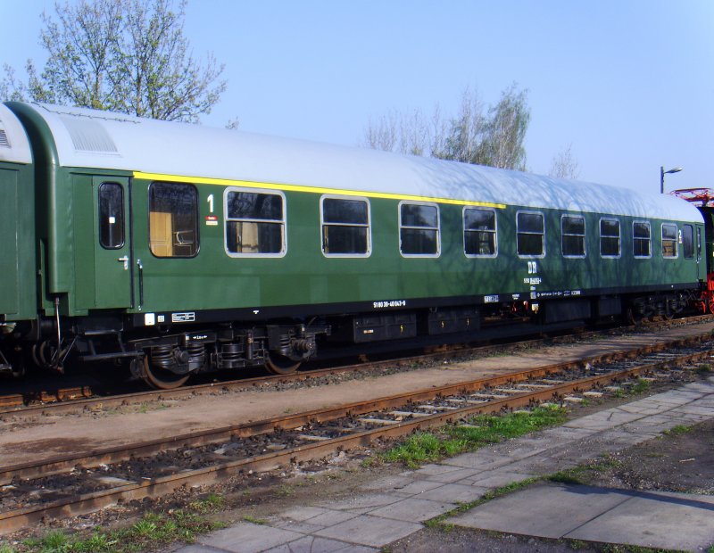 Vierachsiger D-Zug(Neubau)Wagen der Gattung ABme, Typ Y des Vereins Eisenbahnmuseum Bayerischer Bahnhof zu Leipzig e.V.(EMBB). Der Wagen wurde generalberholt und kommt bei Sonderfahrten zum Einsatz.